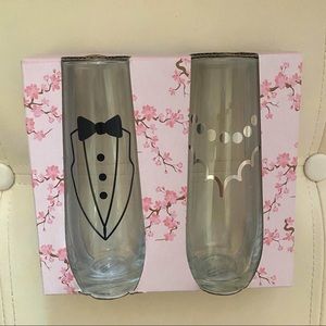 Set of 2 Bride and Groom Glass Champagne Flutes